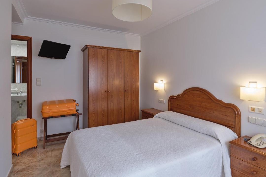 Photo of Bedroom in Naron