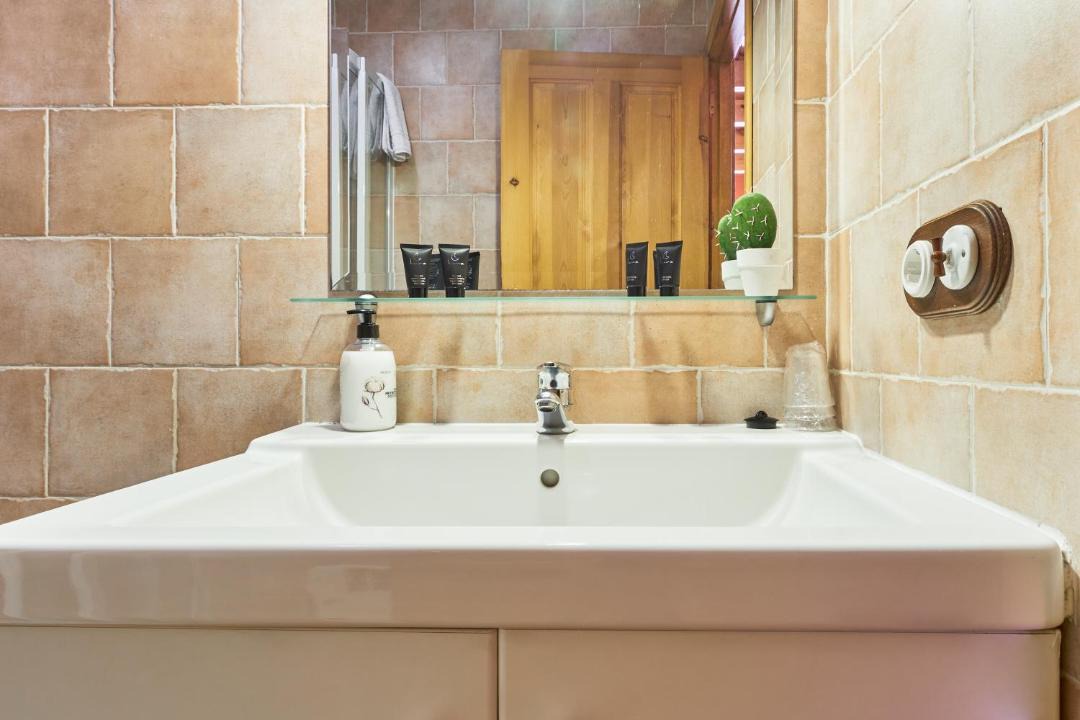 Photo of Bathroom in Benllera