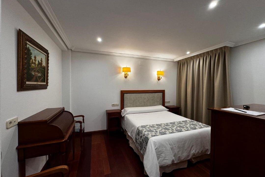 Photo of Bedroom in Almadrones