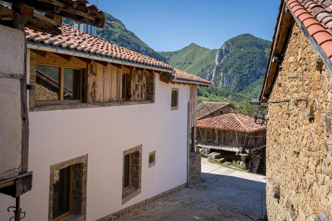 Photo of Buildings in Agues