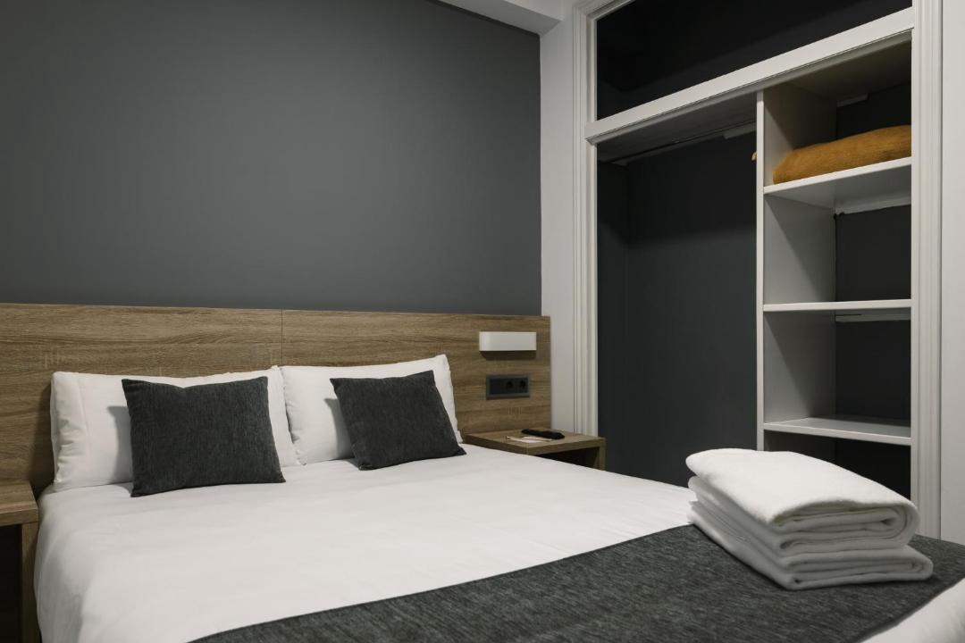 Photo of Bedroom in Naron