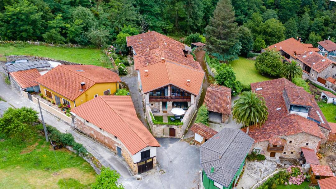 Photo of Buildings in Herrera de Ibio