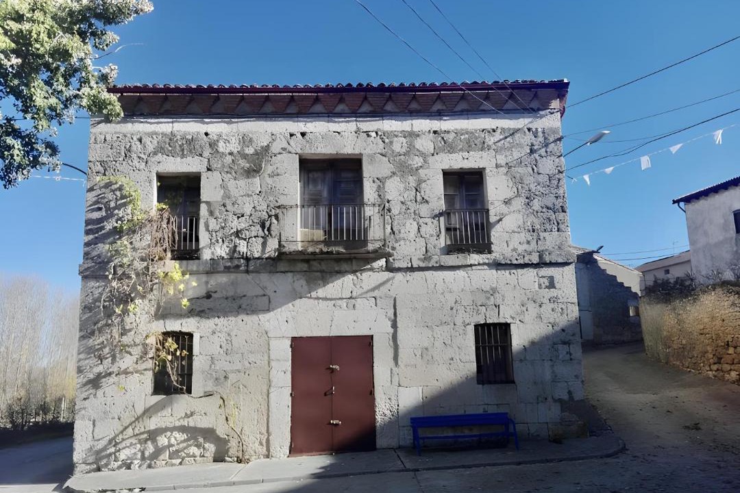 Photo of Buildings in Mambrilla de Castrejon