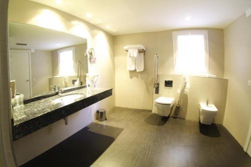 Photo of Bathroom in San Vicente de la Sonsierra