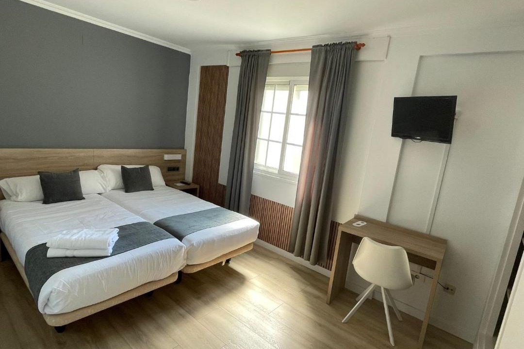 Photo of Bedroom in Naron