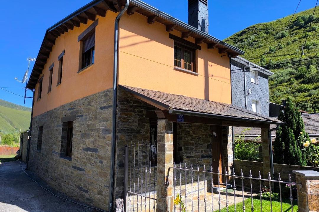 Photo of Buildings in Peranzanes