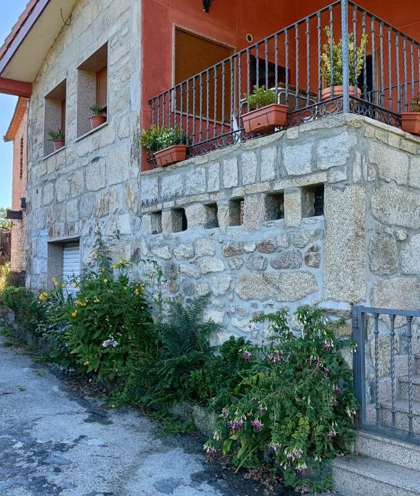 Photo of Buildings in A Peroxa
