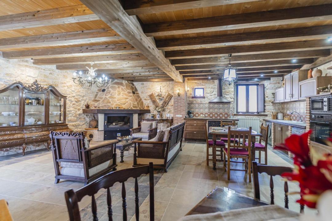 Photo of Livingroom in Moral de Hornuez