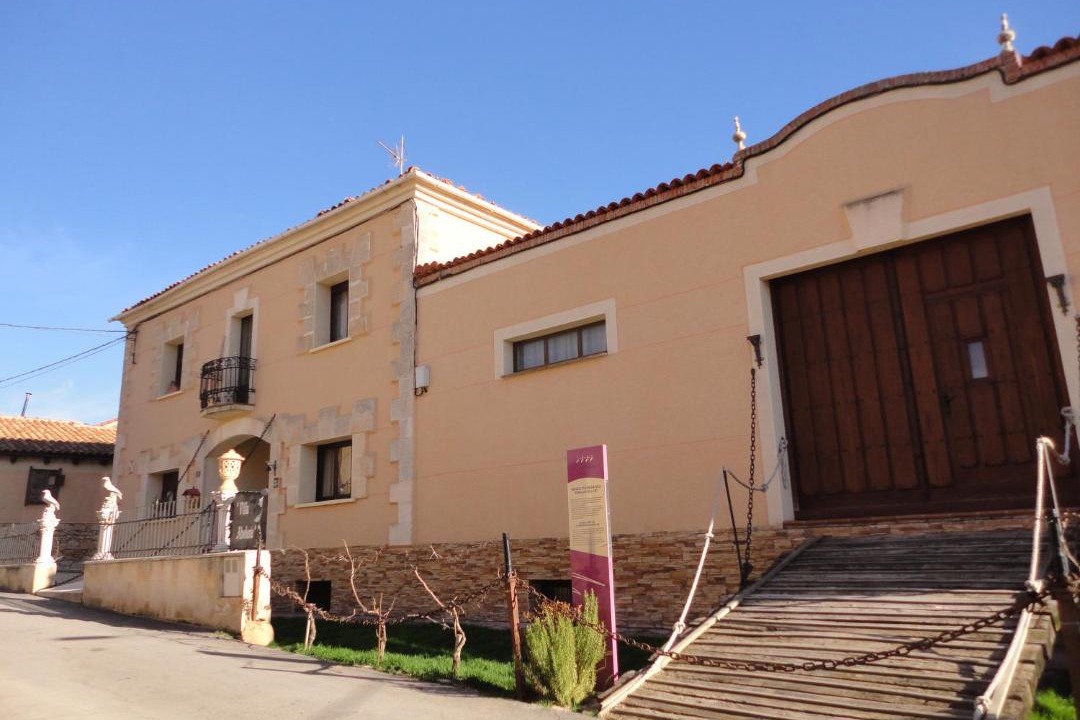 Photo of Buildings in Fuentelisendo