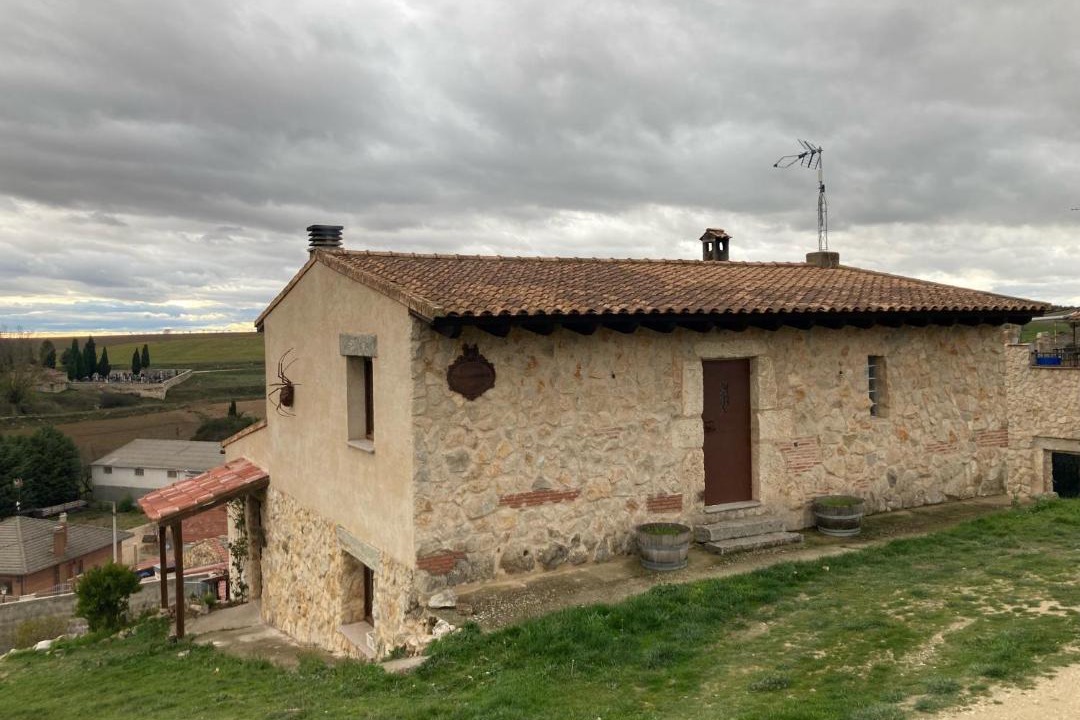 Photo of Buildings in Tubilla del Lago