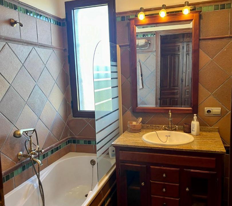 Photo of Bathroom in Almuradiel