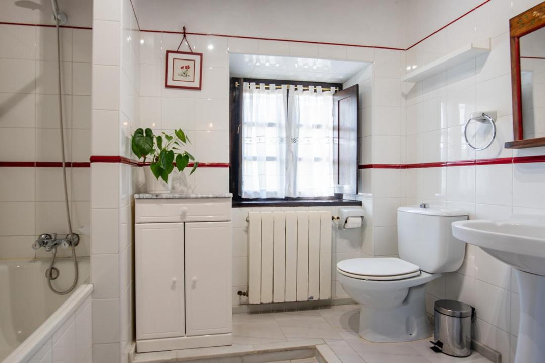 Photo of Bathroom in Parres