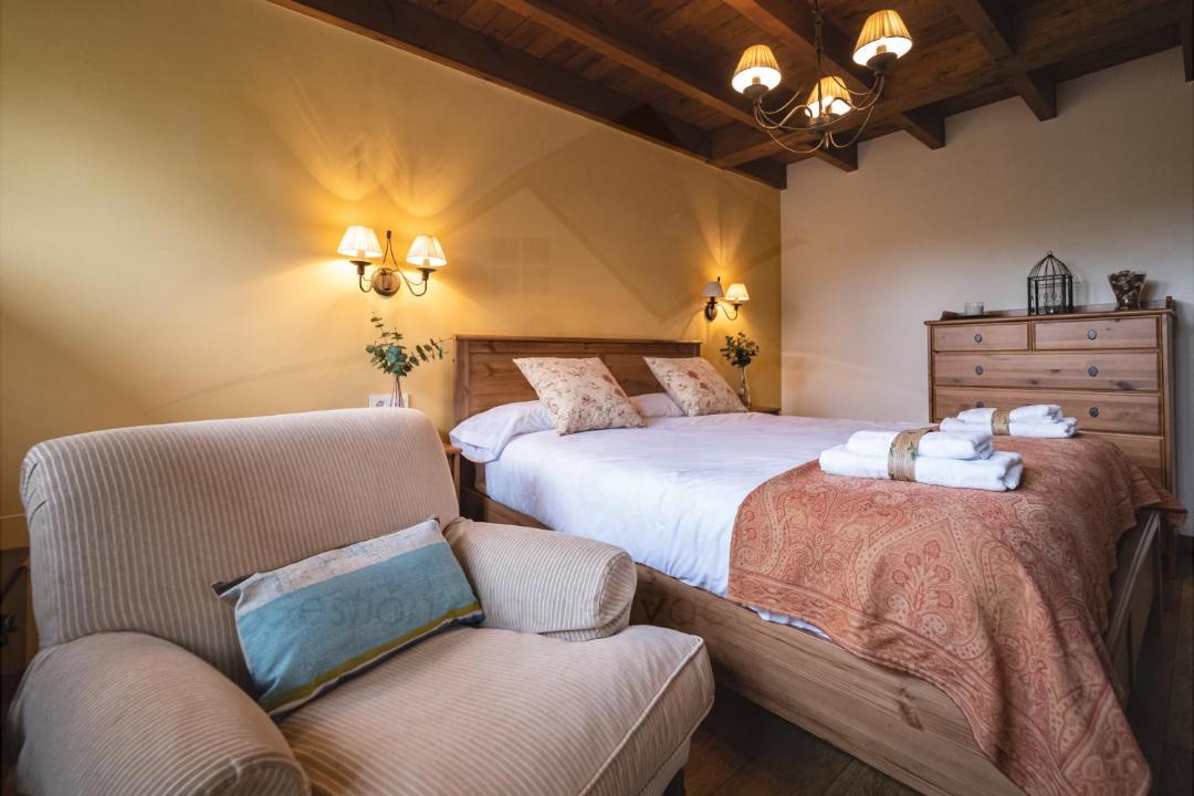 Photo of Bedroom in Parres