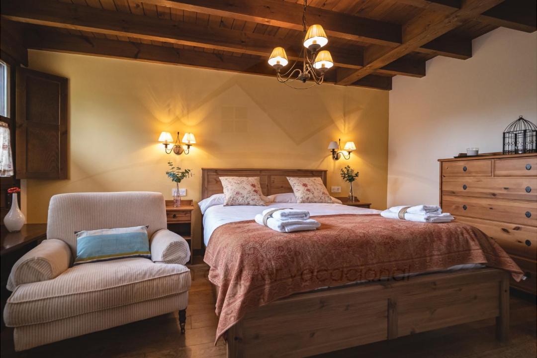 Photo of Bedroom in Parres