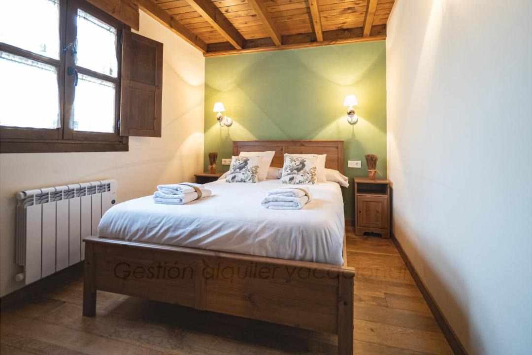 Photo of Bedroom in Parres