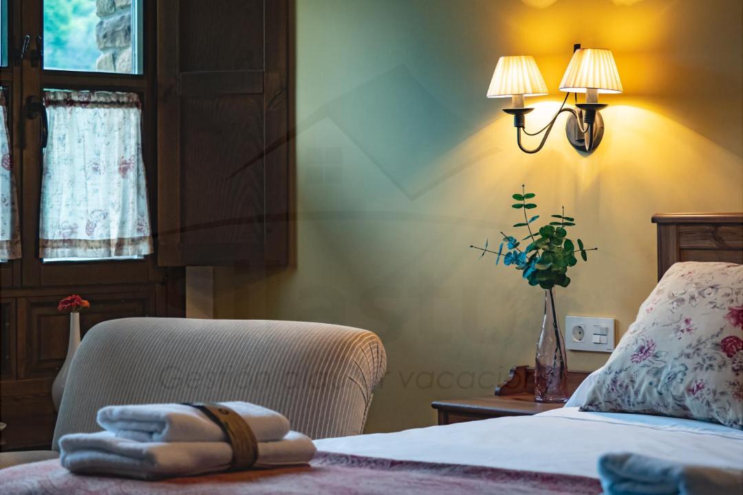 Photo of Bedroom in Parres