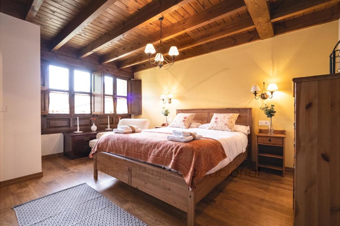 Photo of Bedroom in Parres
