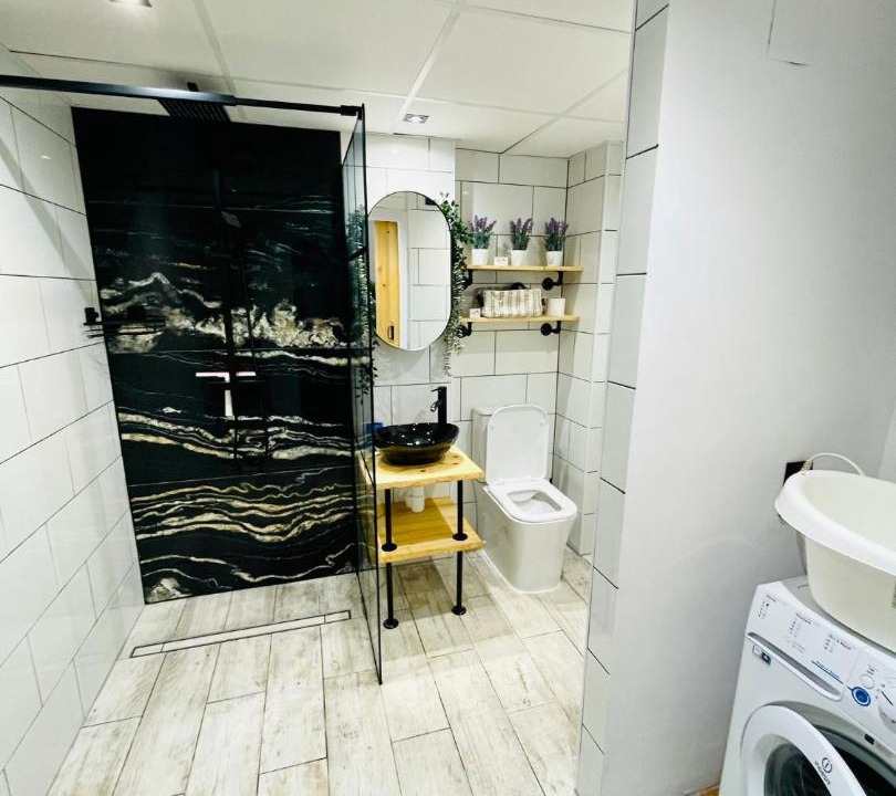 Photo of Bathroom in Los Nietos