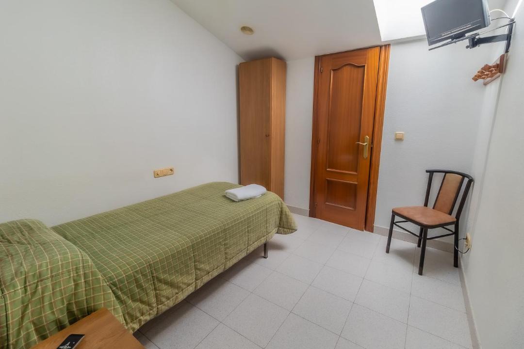 Photo of Bedroom in Villalonquejar