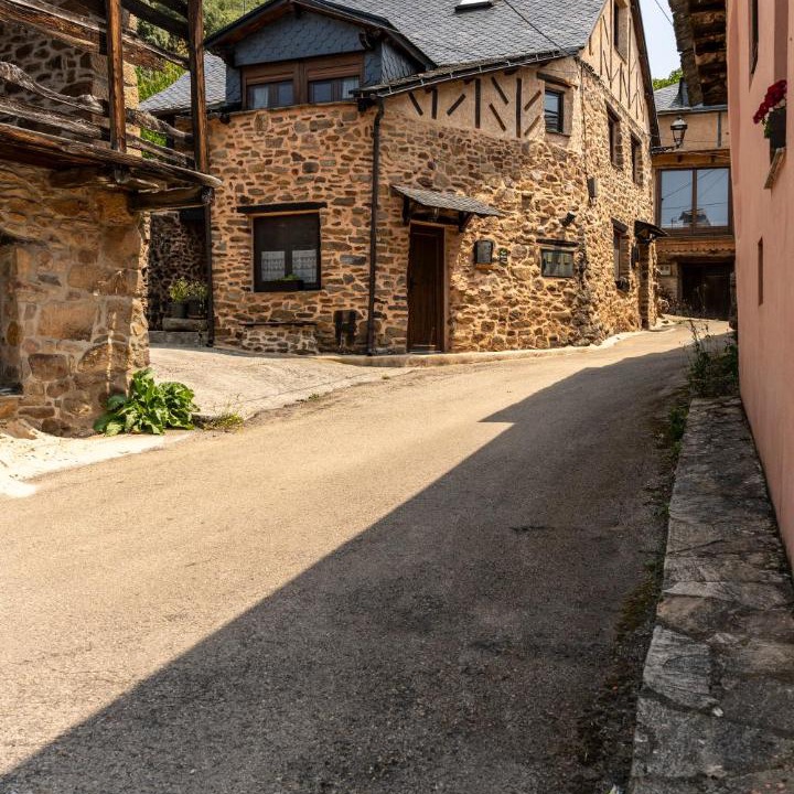 Photo of Buildings in Bembibre