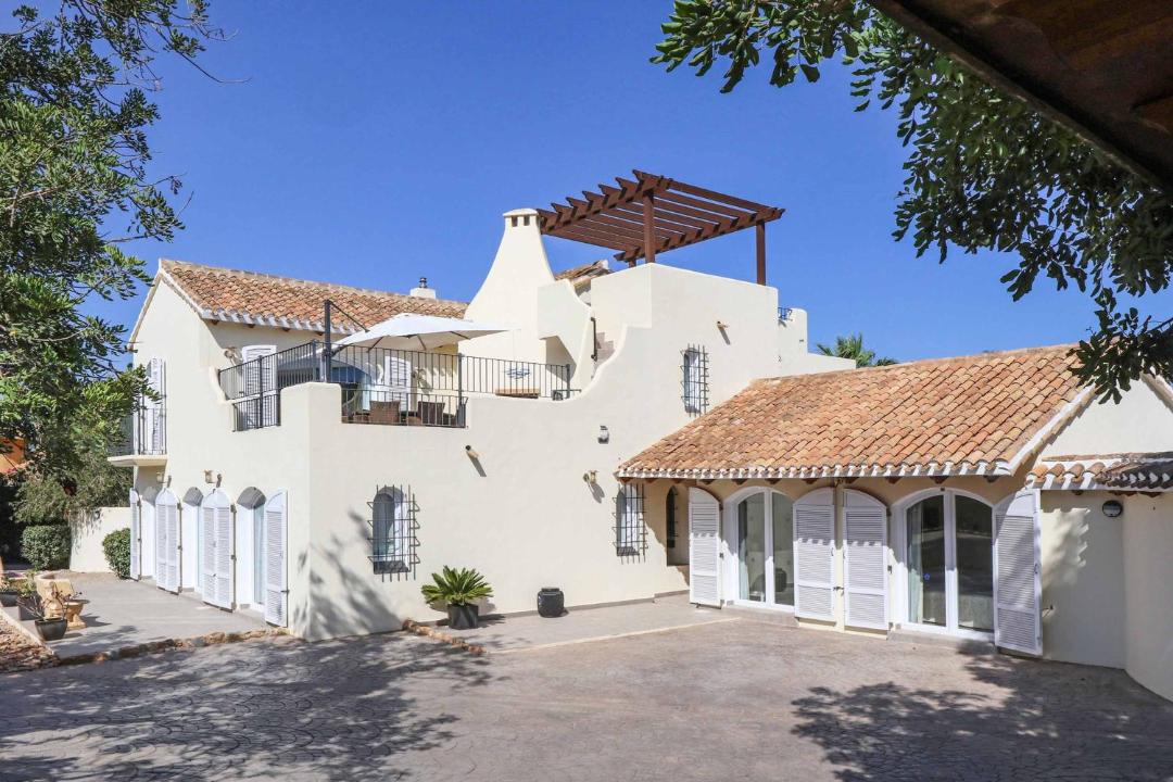 Photo of Buildings in Diputacion de Rincon de San Gines
