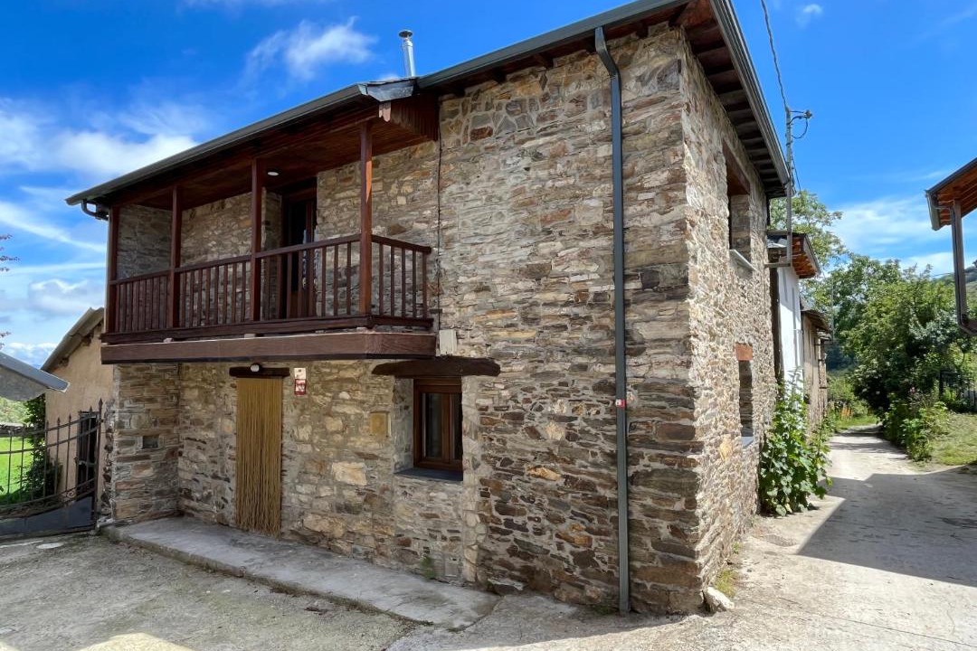 Photo of Buildings in San Cristobal de Valdueza