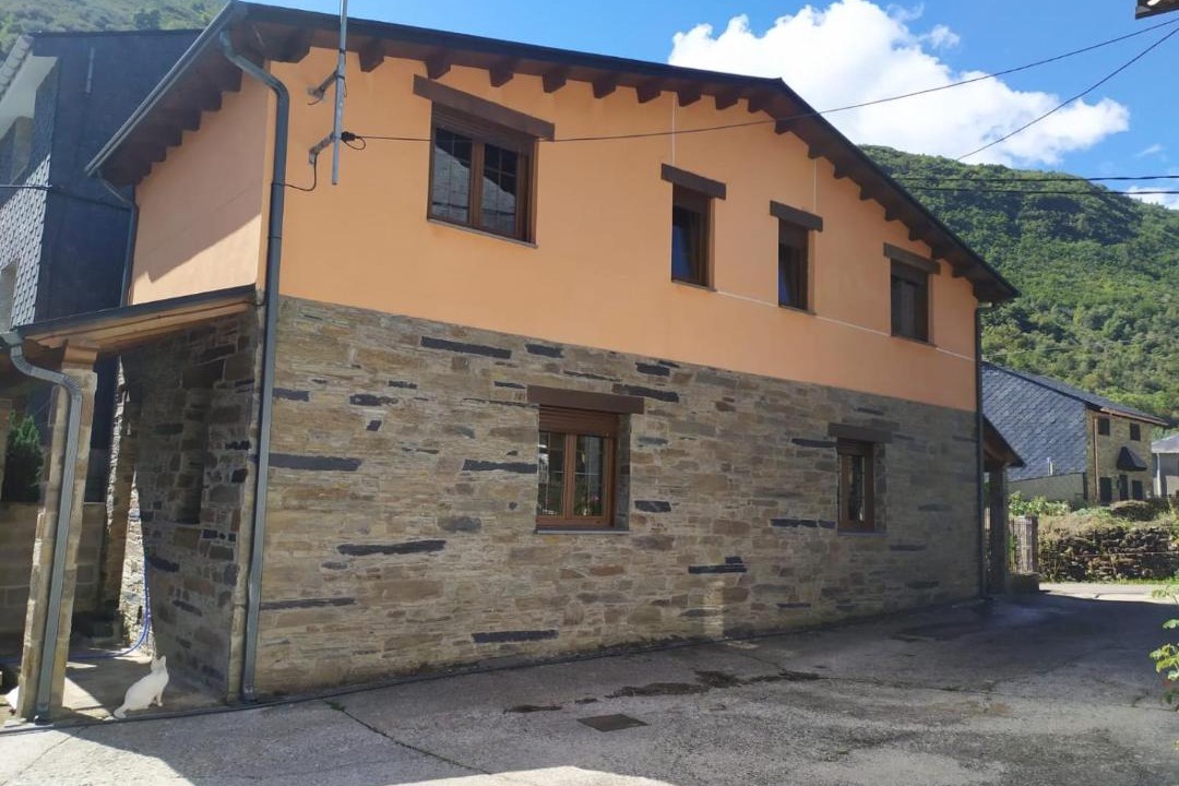 Photo of Buildings in Peranzanes