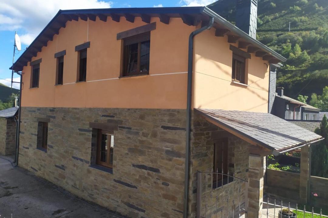 Photo of Buildings in Peranzanes