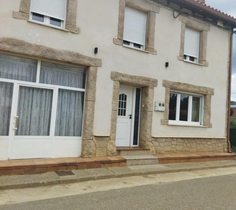 Photo of Buildings in Valdepolo