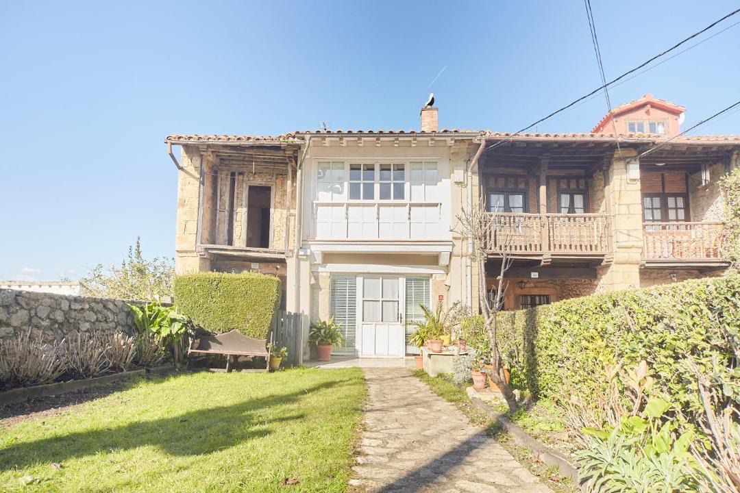 Photo of Buildings in El Tejo