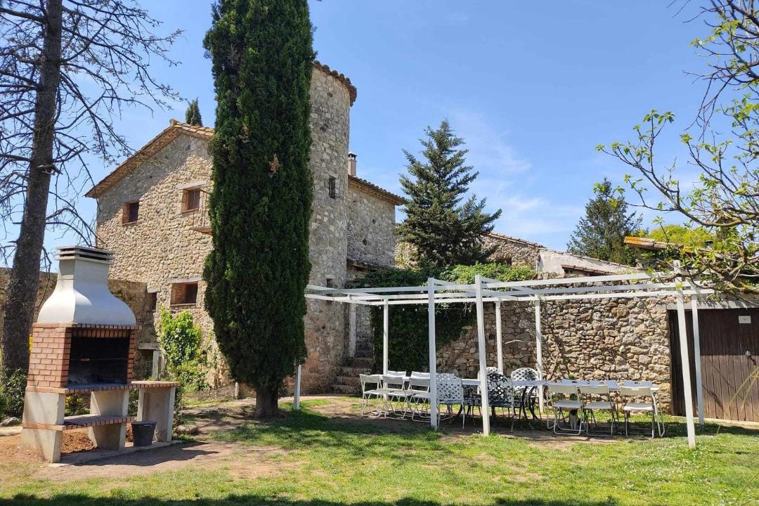 Photo of Buildings in Maia de Montcal