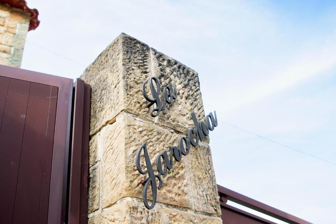 Photo of Buildings in Pechon