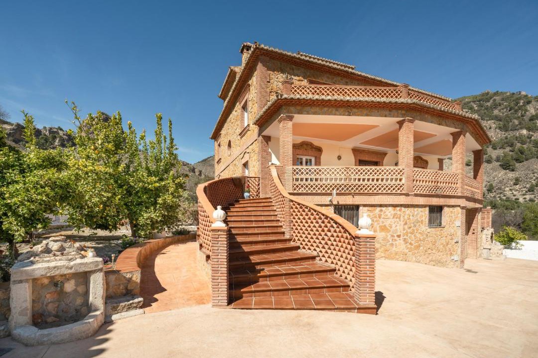 Photo of Buildings in Moclin