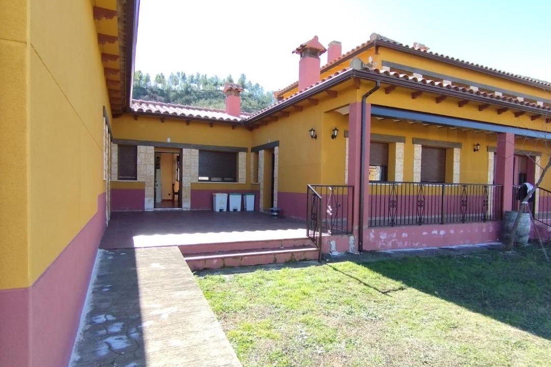 Photo of Buildings in Alcaraz