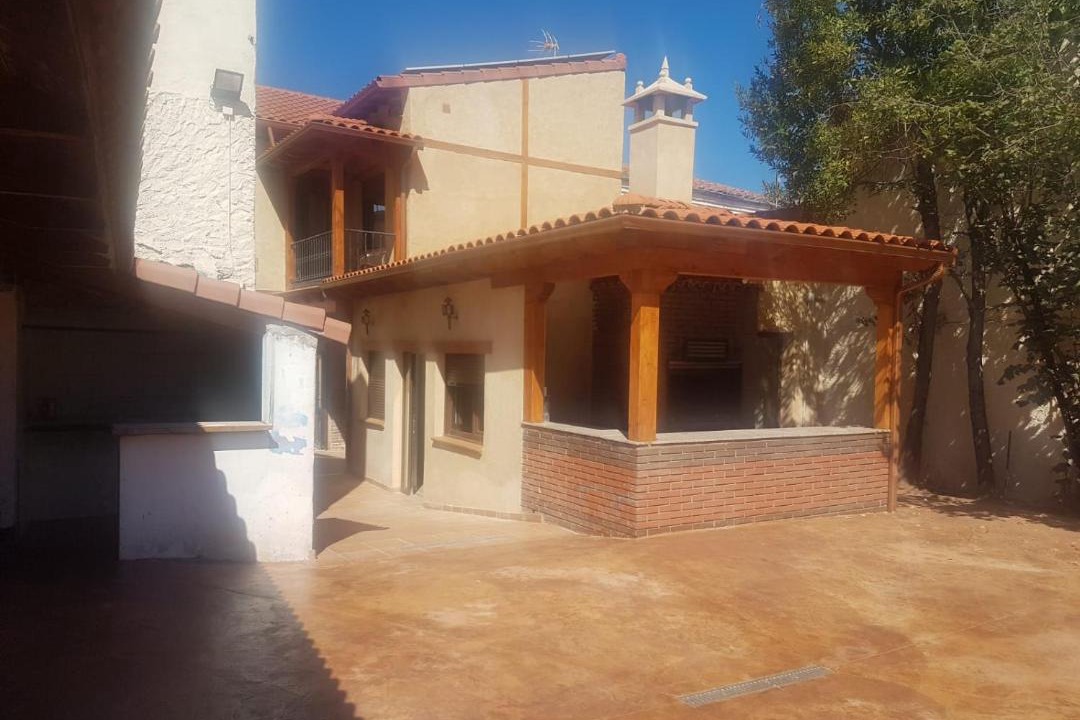 Photo of Buildings in Santa Maria del Paramo