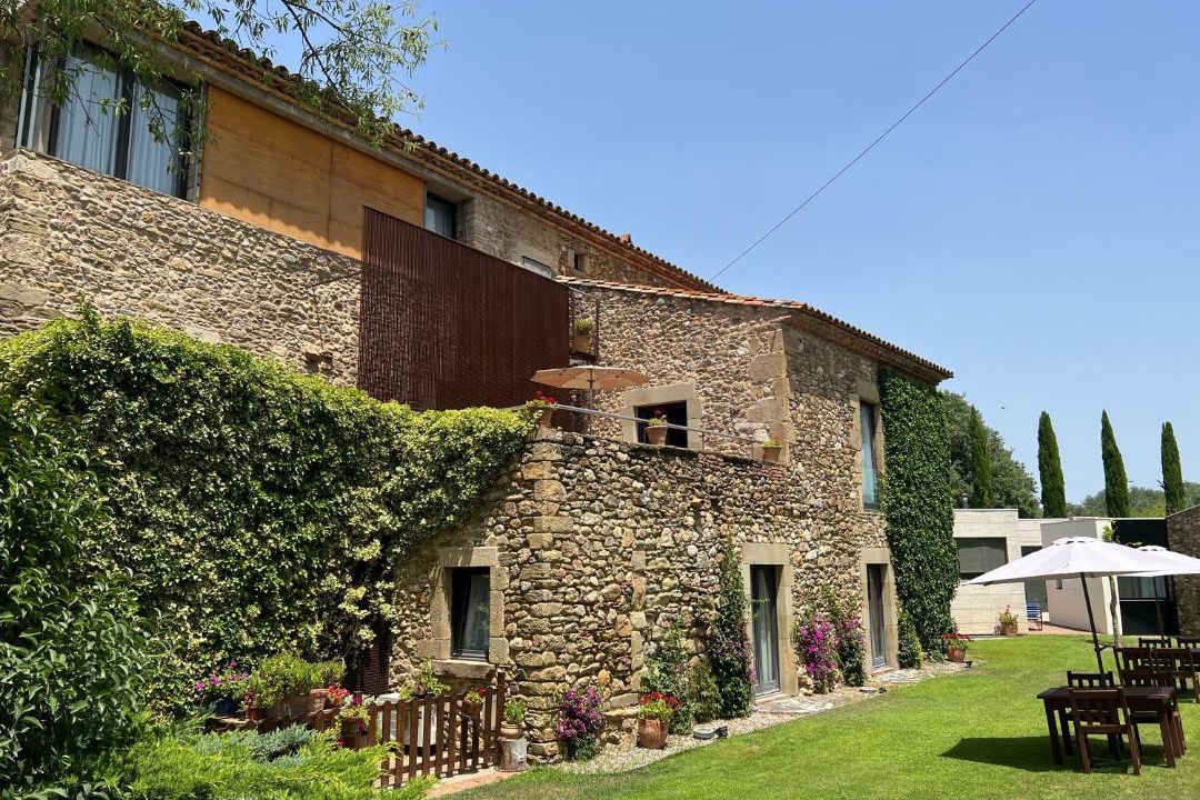 Photo of Others in Monells
