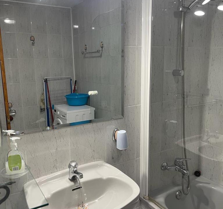 Photo of Bathroom in Cue