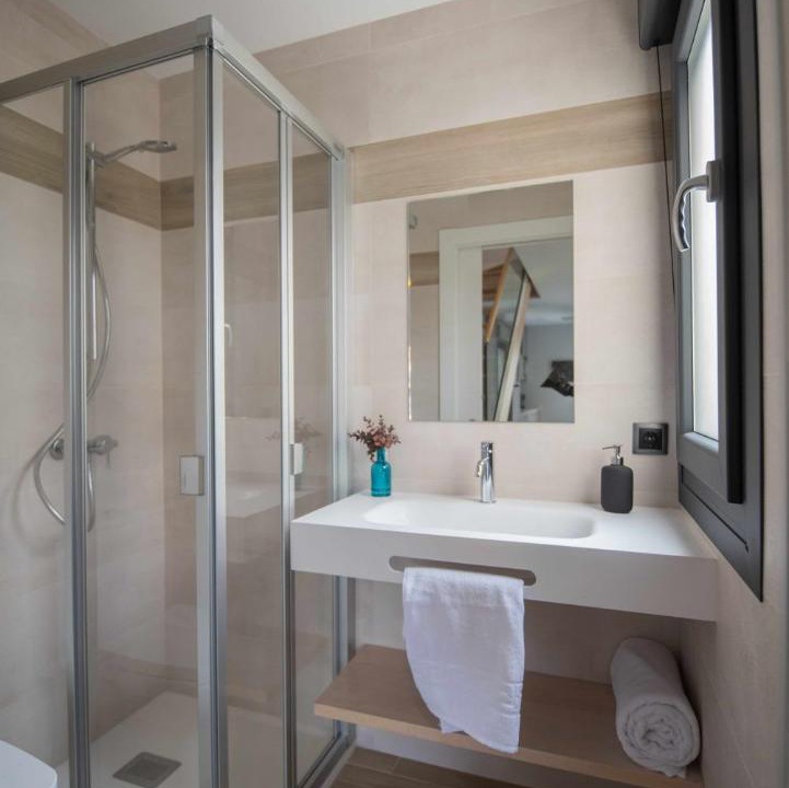 Photo of Bathroom in Poo