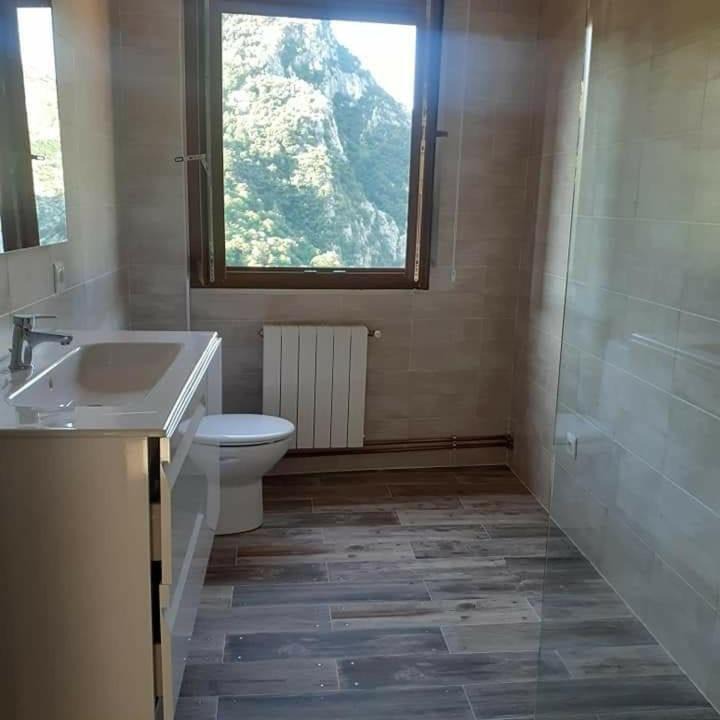 Photo of Bathroom in Penarrubia
