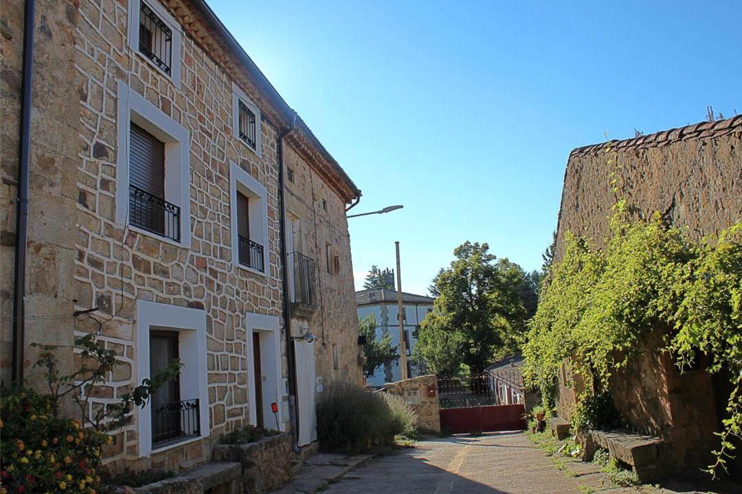 Photo of Buildings in Vilviestre de los Nabos