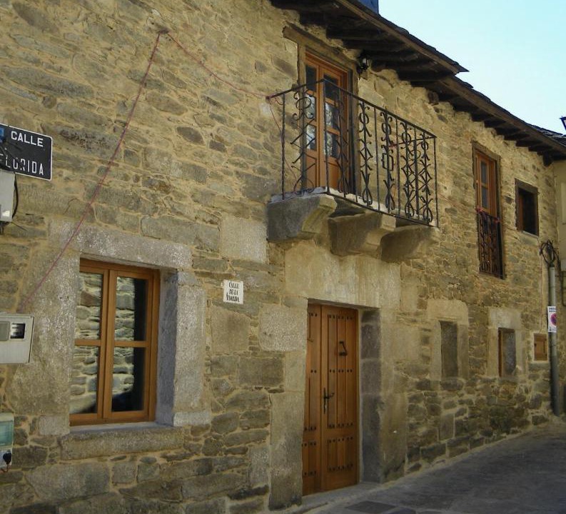 Photo of Buildings in Puebla de Sanabria