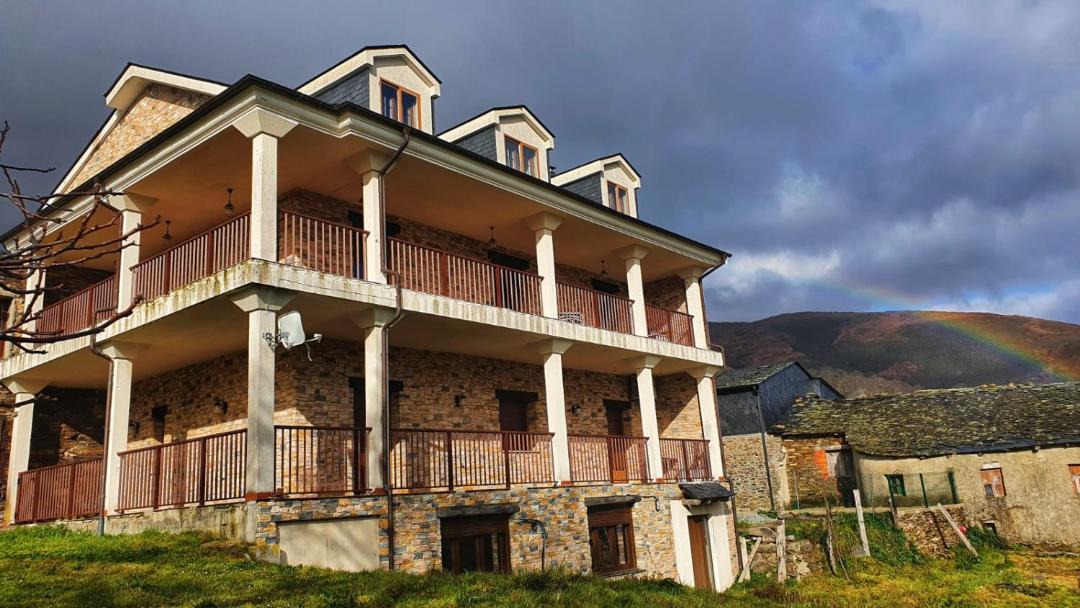 Photo of Buildings in Oencia