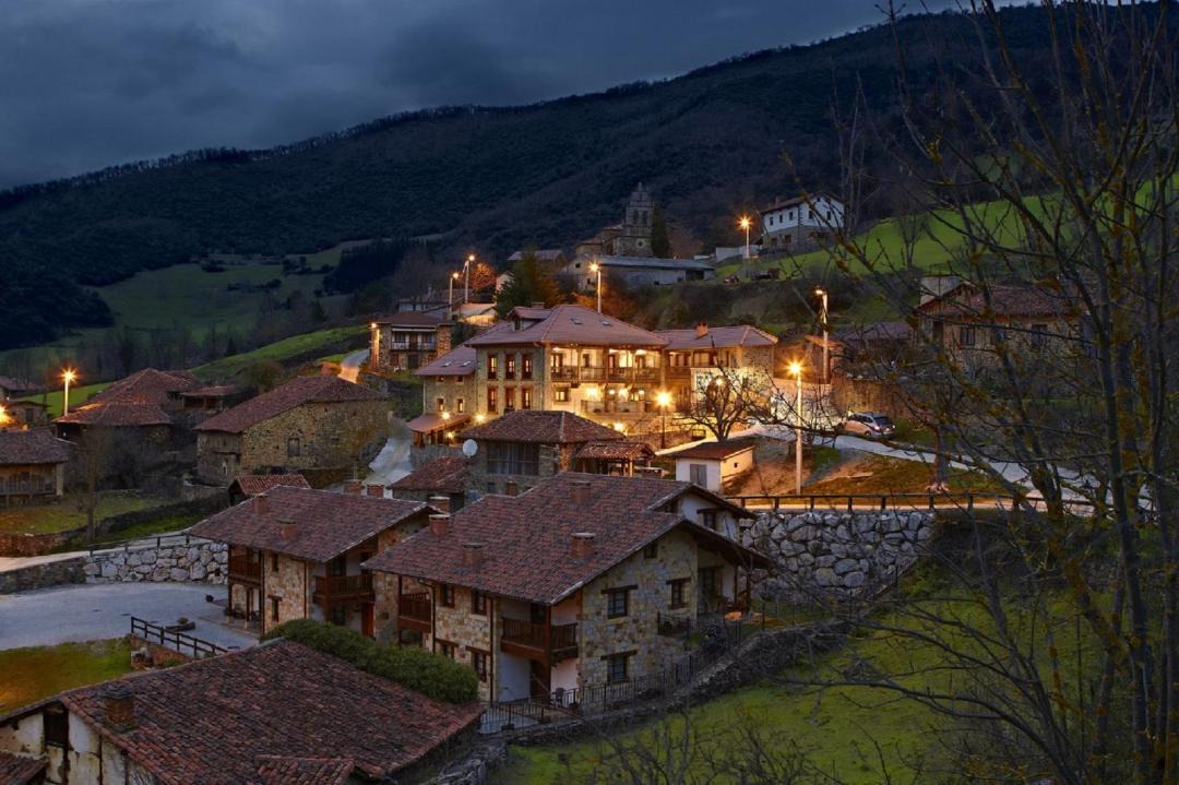 Photo of Buildings in Lerones