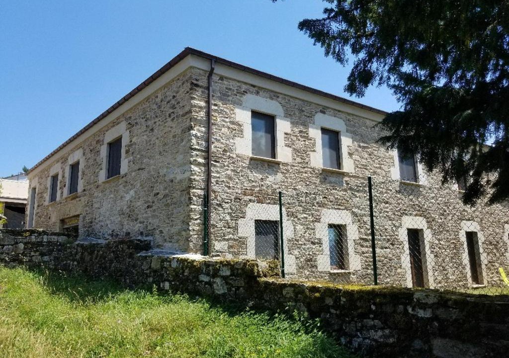 Photo of Buildings in Fonfria