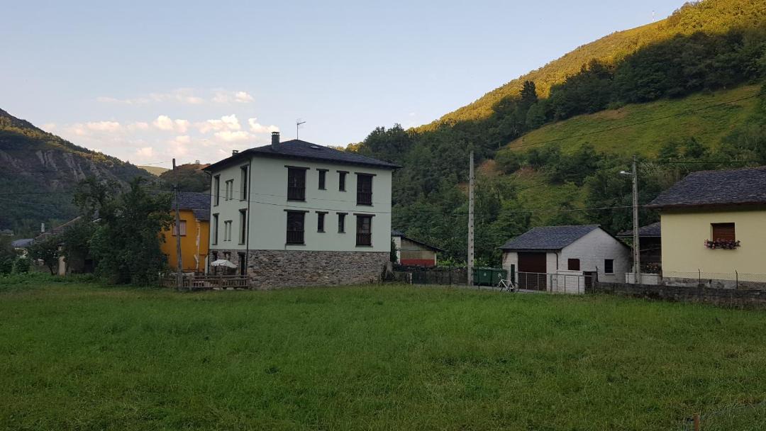 Photo of Buildings in Moal