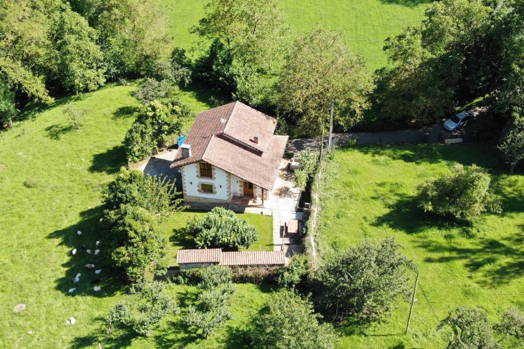 Photo of Buildings in Arguebanes