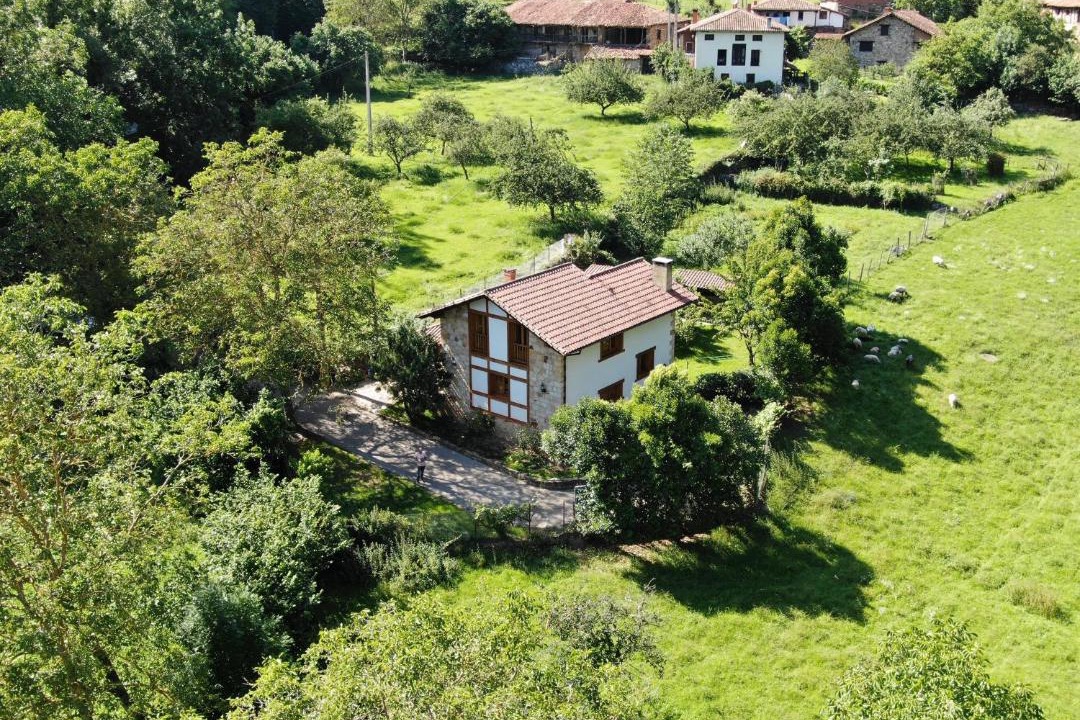 Photo of Buildings in Arguebanes