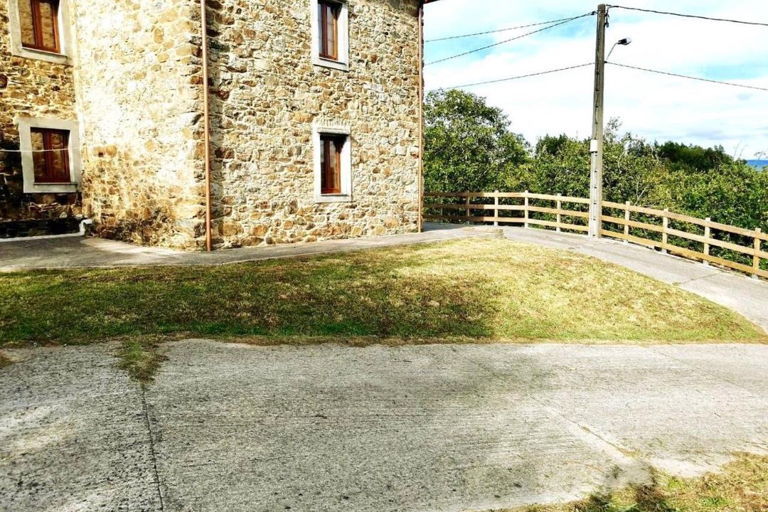 Photo of Buildings in Feas