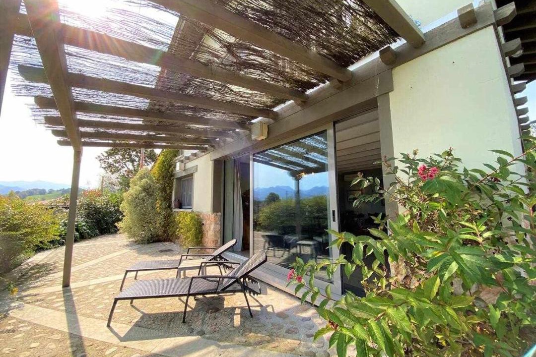 Photo of Patio Balcony in Parres
