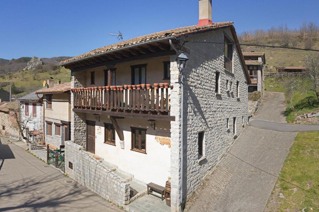 Photo of Others in Cremenes